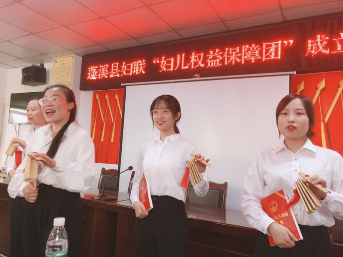 法院|凝聚巾帼力量，法院干警送法进社区