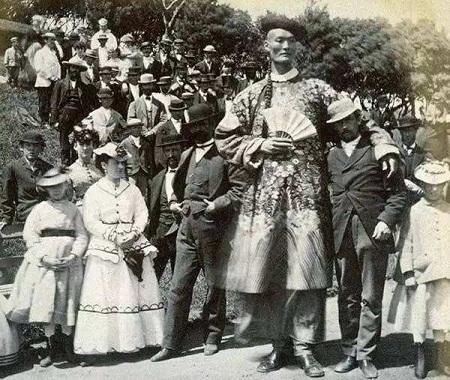  致富|比姚明还高的晚清第一巨人，周游列国靠表演致富，娶英国女子为妻