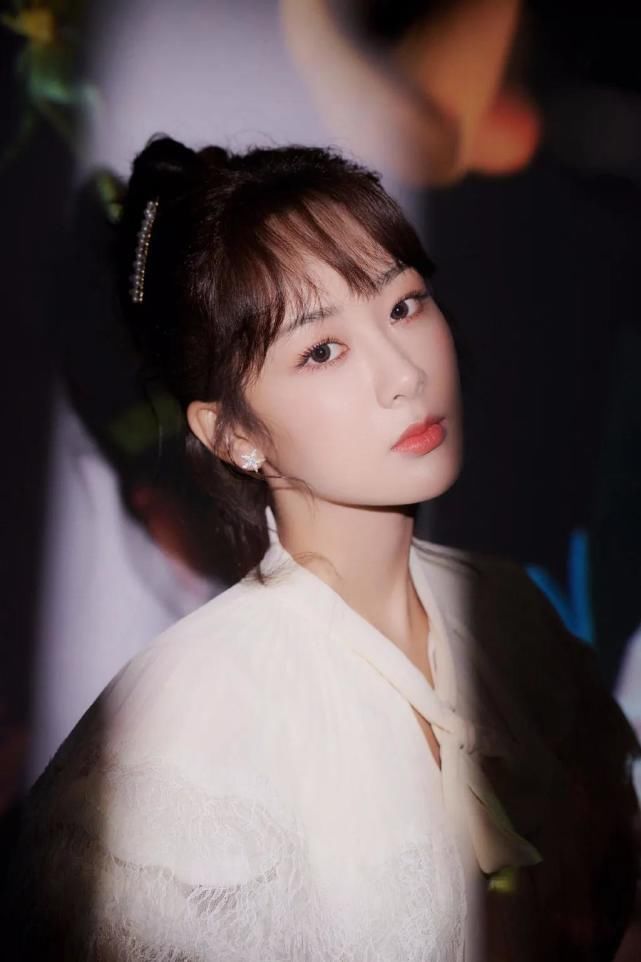  去面试|「饭饭快报」朱一龙面试、王一博合约、杨紫蔻驰、杨幂杨洋合作