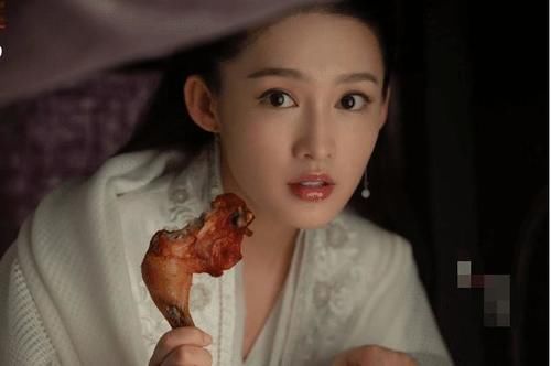 鸡腿|为何说“傻白甜”不是谁都能演好？看李沁和杨紫同吃鸡腿，就懂了