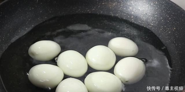 五香熏鸡蛋|鸡蛋别再清水煮了，教你1个秘制做法，一次8个不够吃，太香了