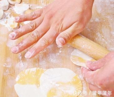 拍照|大年三十饺子这样包,好看好吃寓意好,端上桌抢着拍照