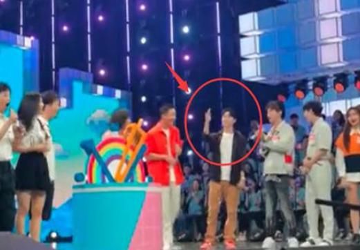  杜华|《快本》赵丽颖与杜华开怼，称不认识王一博，《有翡》男女主同框