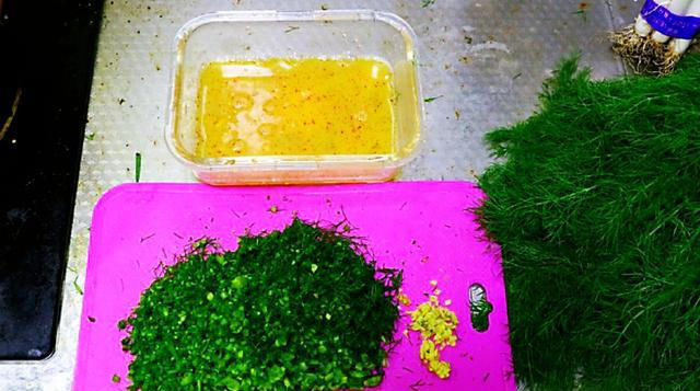  正值|正值茴香苗季，大厨教你做茴香鸡蛋饼，比吃肉还香