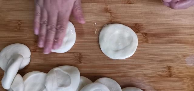  婆婆|婆婆每次来都让我做的卷饼，一次烙两张，薄如纸，又软又劲道。