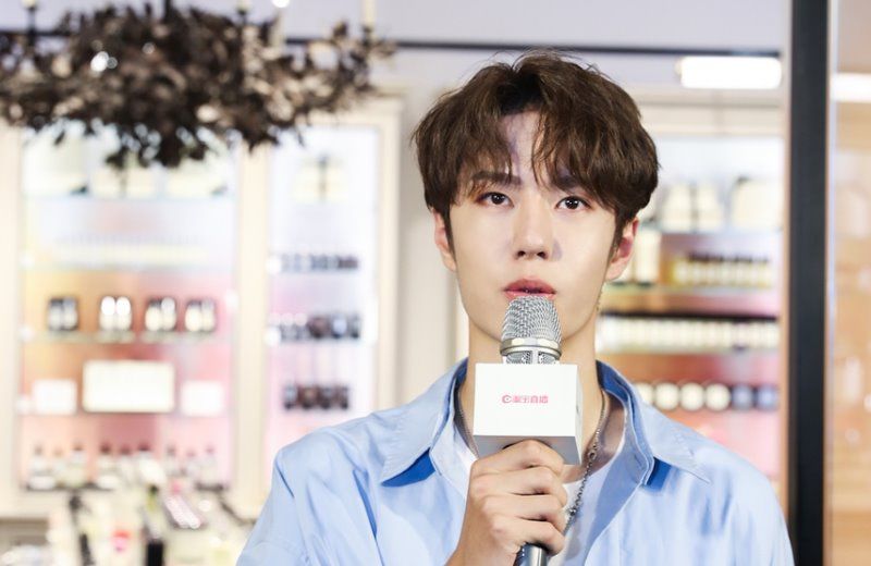  王一博|《这就是街舞》，王一博重大改变，网友：丢掉明星包袱顺眼多了