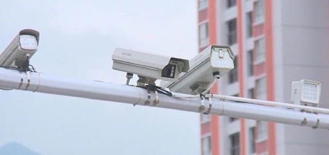  全教育|开车路过摄像头时，为什么会被闪一下？车主：后悔才知道