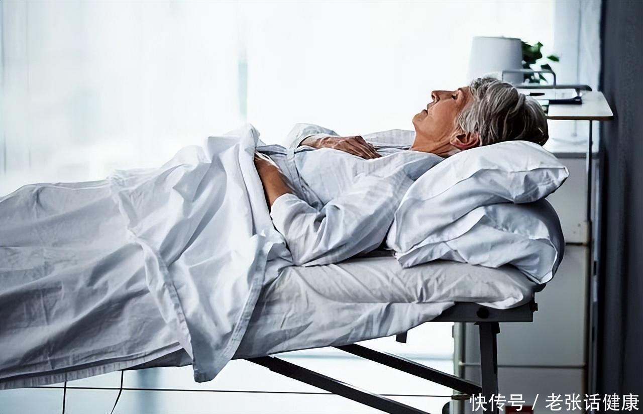 卧床老人护理知识和技巧(三伏天，如何照护常年卧床的老人？4个护理技巧，望你早做了解)