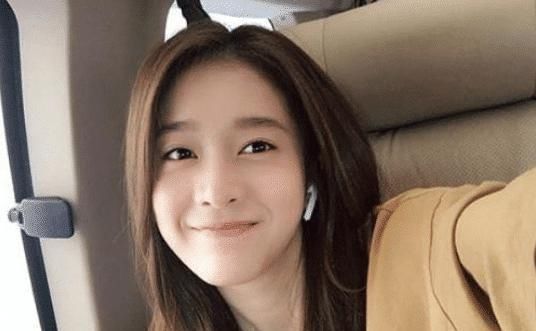  籍籍无名|她意外把妹妹带进演艺圈，如今妹妹大红大紫，自己却是“小透明”