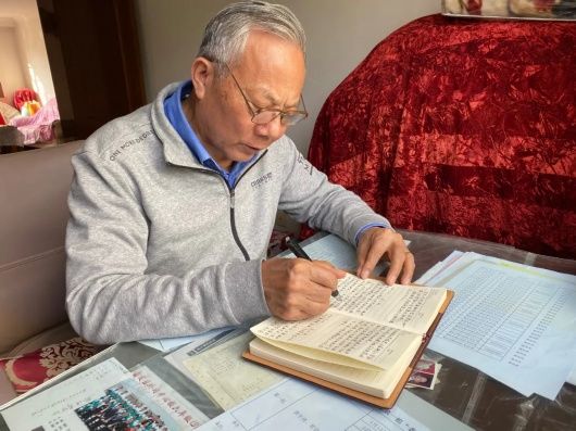 刻满|他百余本日记里 刻满了时代的印记