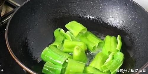 辣椒|辣椒这样做实在太好吃了，天天都吃不腻，开胃下饭，超简单