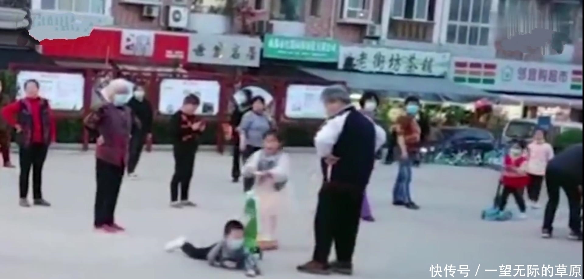 大妈|故意绊倒骑车儿童的广场舞大妈,年轻时就不是什么好人