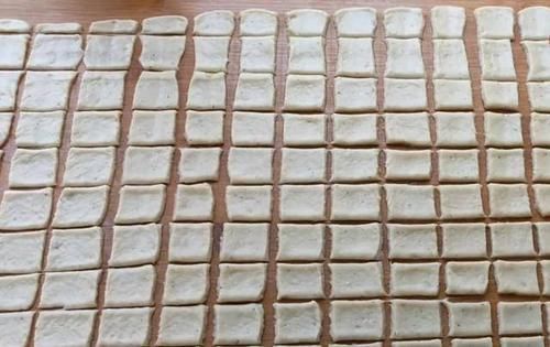 土豆|一个土豆,一碗面,简单一做,咬一口嘎嘣脆,做一次能吃半月不坏