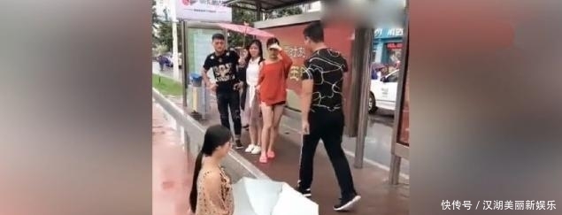 男友|女孩雨中下跪求男友复合,男友狠心拒绝:“对不起!我买不起你”