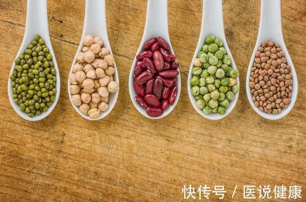 长期吃降压药尽量少碰4类食物(高血压除了降压药，多吃这3类食物，有助于控制血压​)
