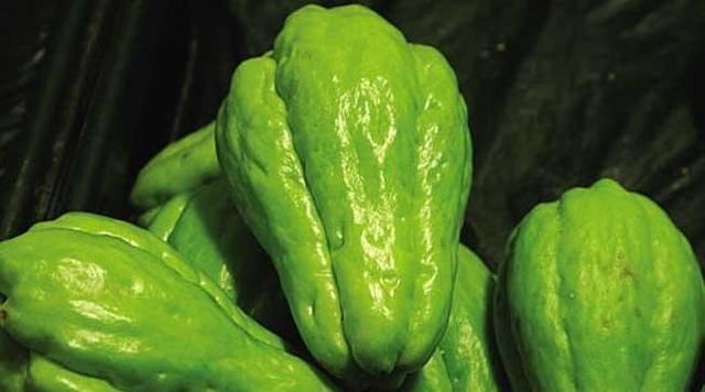  眼睛|女性不想显老，推荐常吃此果，皱纹淡了，皮肤细腻，眼睛更明亮