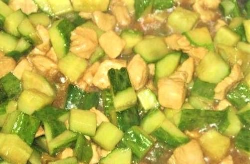  美味|美味减肥菜黄瓜炒鸡丁，低脂高蛋白，清爽不油腻，满满黄瓜清香