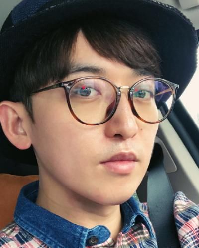  入驻|《跑男》导演入驻微博10年，只关注1位大厂男孩，看清是谁：眼光真好