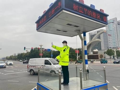  相随|节日“警”相随，守护不打烊，盘锦交警的别样“双节”这样过...