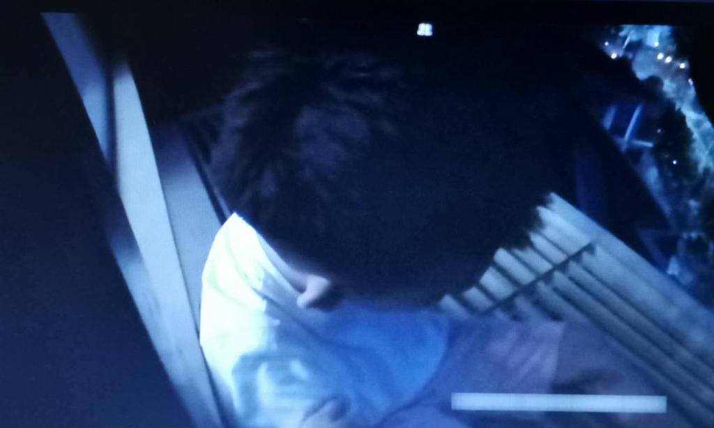 现场|壹现场丨男子欲跳楼轻生 民警冒险救人