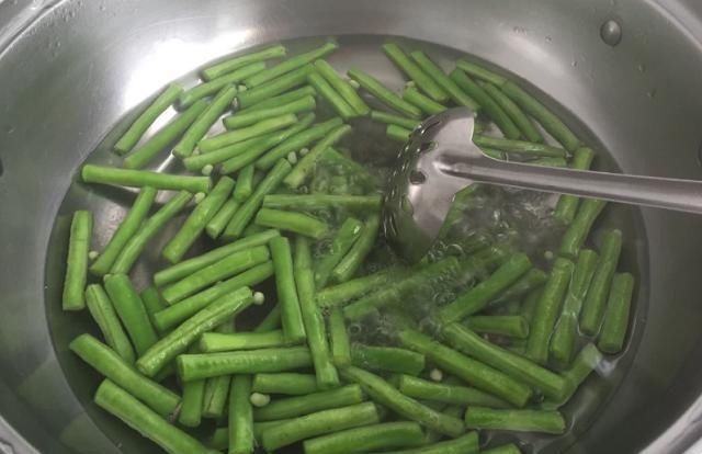 才能|4种“焯水后才能吃”的蔬菜,厨师:再懒也不能省去这1步!