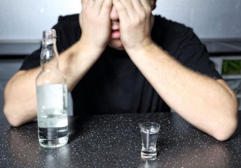 对此|济南三男子在饭店喝117瓶啤酒，对此店家回应：见多了