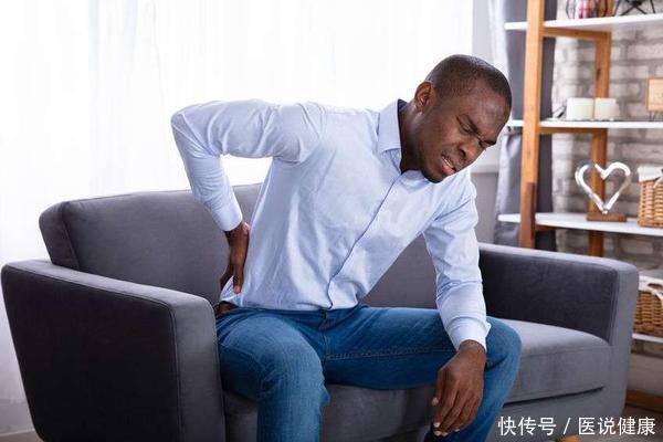 男年轻人腰疼是不是肾有问题(男人经常腰痛，除了肾病问题，还可能与这3个因素有关，需了解)
