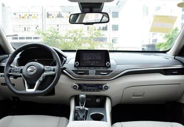 雪铁龙|19万如何选日产天籁、雪铁龙C6谁层次高看完你就觉悟了