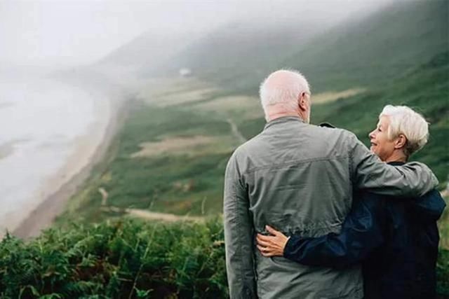 丁克夫妻|“拿养娃的钱养老”，我国首批丁克已60岁，他们的晚年生活如何？