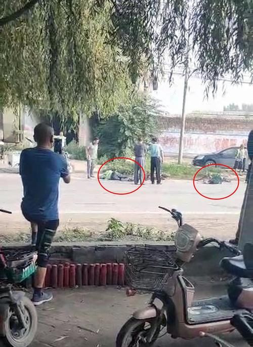  路人|保新路喇喇地渣土车肇事，两骑车路人被撞一死一伤