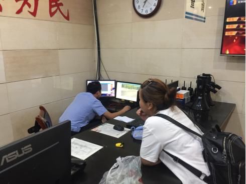 小孩|“为你们点个大大的赞﹗”派出所民警2小时内为母亲找回走失小孩,获群众称赞