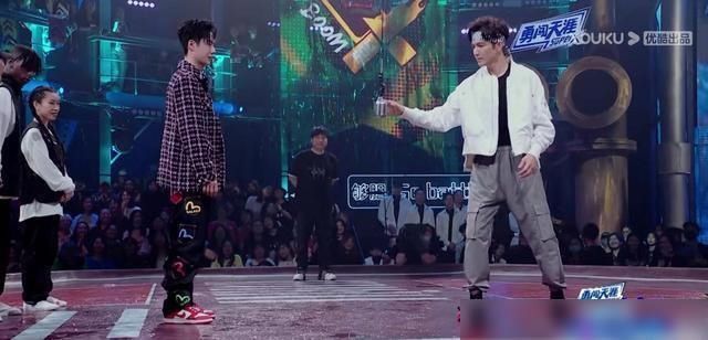  淘汰|这就是街舞：钟汉良淘汰4人，问题出在哪，一个小细节暴露差距！