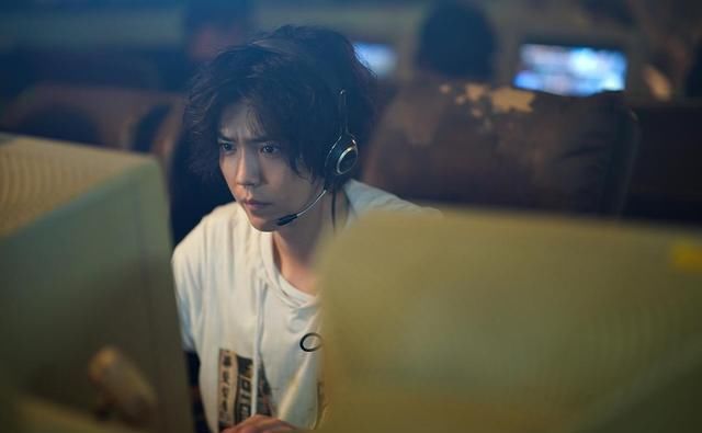  肖枫|鹿晗：“做演员我会一步步来，不着急”