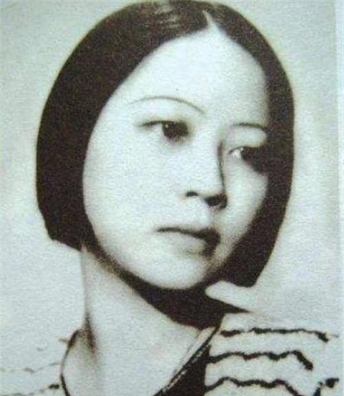  岁时|初恋嫌弃她的家世另娶，她坚持不嫁人等了52年，78岁时终嫁给初恋