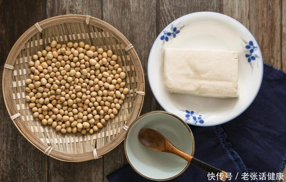 痛风到底可以吃豆制品吗(豆制品是痛风的“催化剂”？提醒：该少吃的是4种食物，早做了解)