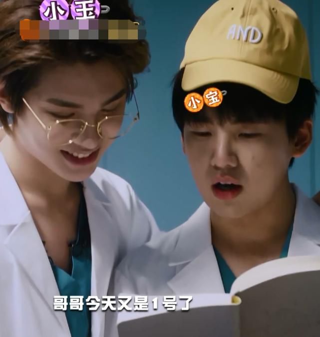  合作|黄明昊霸气捏郭麒麟下巴，弹幕却都在呼唤蔡徐坤