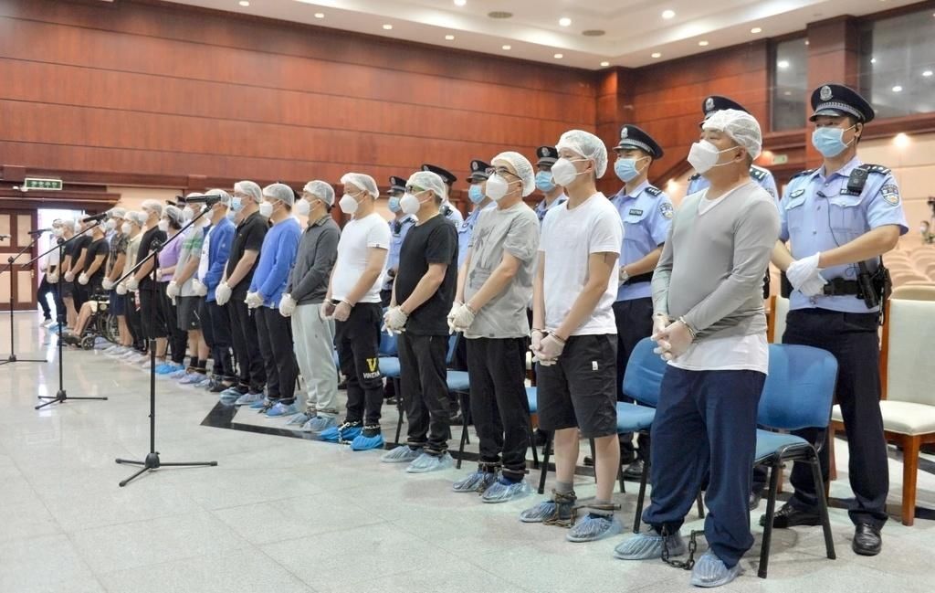  程正武|收“保护费”、放高利贷、插足工程……成都一20人涉黑团伙受审