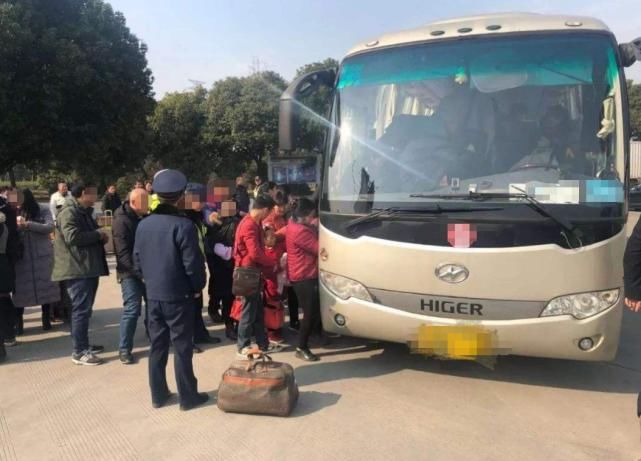  位男子|男子超载被罚，把三岁儿子扔给交警，直接说不要了