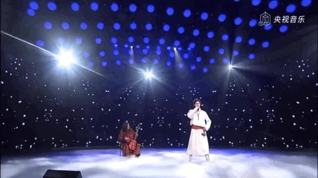  时代|老艺术家做派的阿云嘎，算不算流量时代的稀缺偶像？