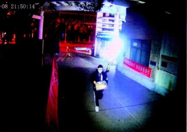  白领|4天多次偷窃，吃穿用的都有！居然还是研究生和白领，都被判刑了