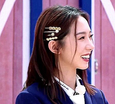  老师|孟美岐亮相《奔跑吧》，唯独对郑恺的称呼不一样，对方回应显情商