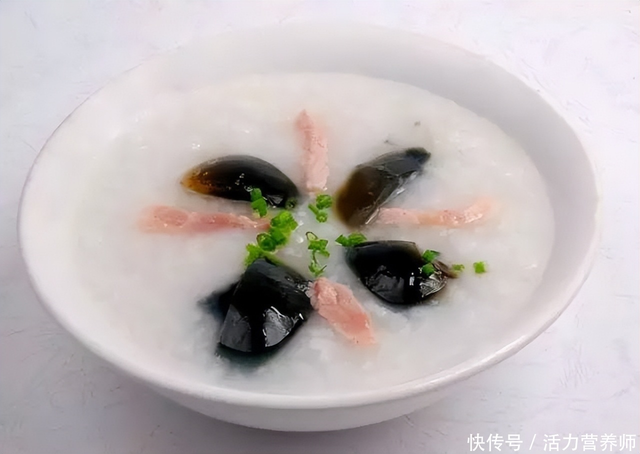 皮蛋里含的铅有多大危害(皮蛋里含有大量重金属铅，常吃会不会中毒？也许比你想象的有营养)