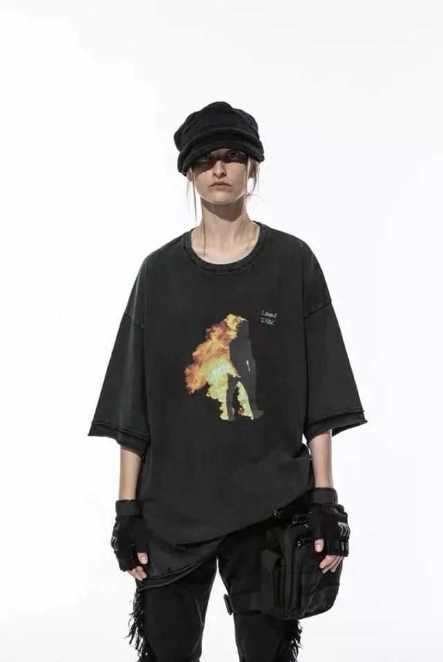 万茜|万茜的红西装吴昕的剪刀发夹被追着问哪买？是姐姐带火的小众品牌