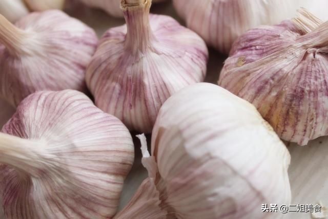 朋友|同样是大蒜,新蒜与老蒜有啥区别?菜农:其实差别大,别再乱买了