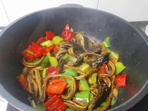  鲜味|天热，三人午餐我这样做，两菜一汤咸鲜味美，30分钟可上桌