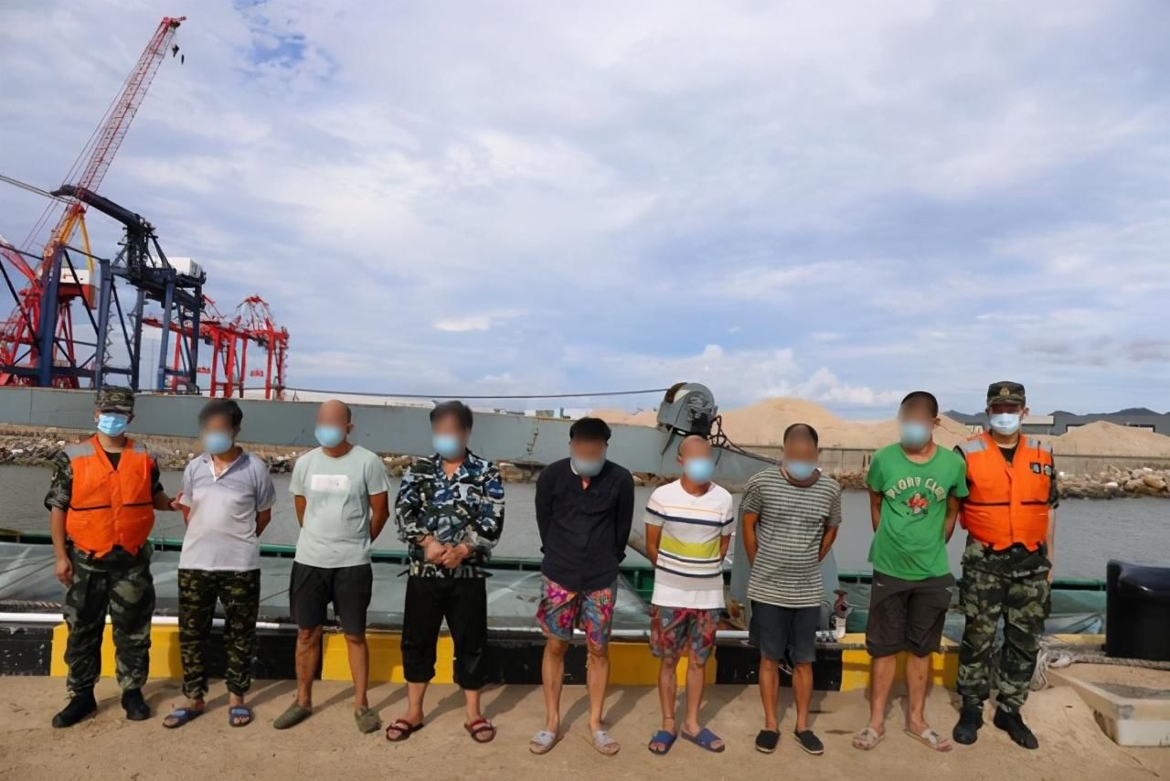 涉案|广东珠海海警局查获一起特大海上涉嫌走私香烟案