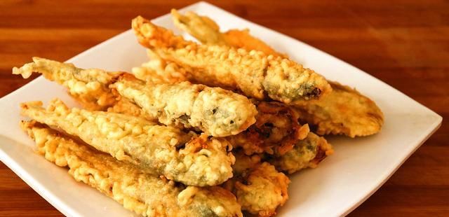  油炸小黄鱼|饭店炸鱼为啥那么好吃？大厨教你，炸好的鱼外酥里嫩，真解馋