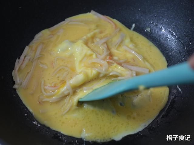 孩子|鸡蛋孩子最爱这样吃,简单炒一炒,味道香营养高,上桌吃不停嘴