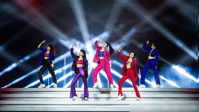 三公|乘风破浪的姐姐三公播出,姐姐们没在乘风破浪了,在随波逐流