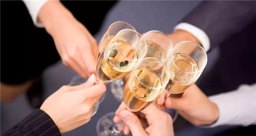 一顿饭|“会吃饭”的人格局有多大?赵薇一顿饭功夫吃回23亿,瞬间领悟